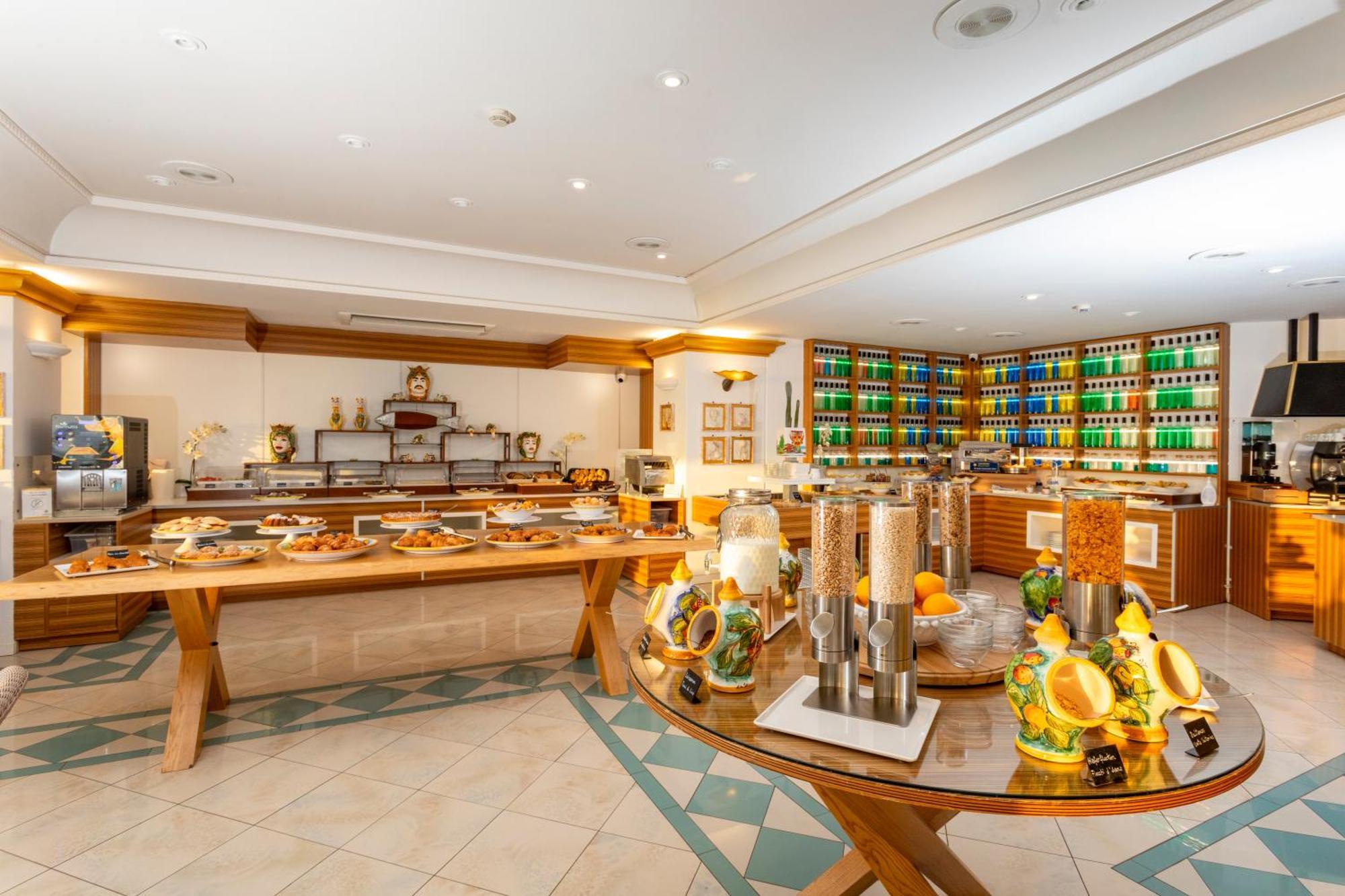 Hotel Kalura Чефалу Екстериор снимка