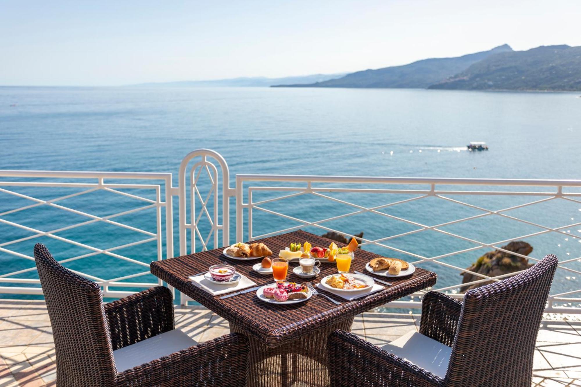 Hotel Kalura Чефалу Екстериор снимка