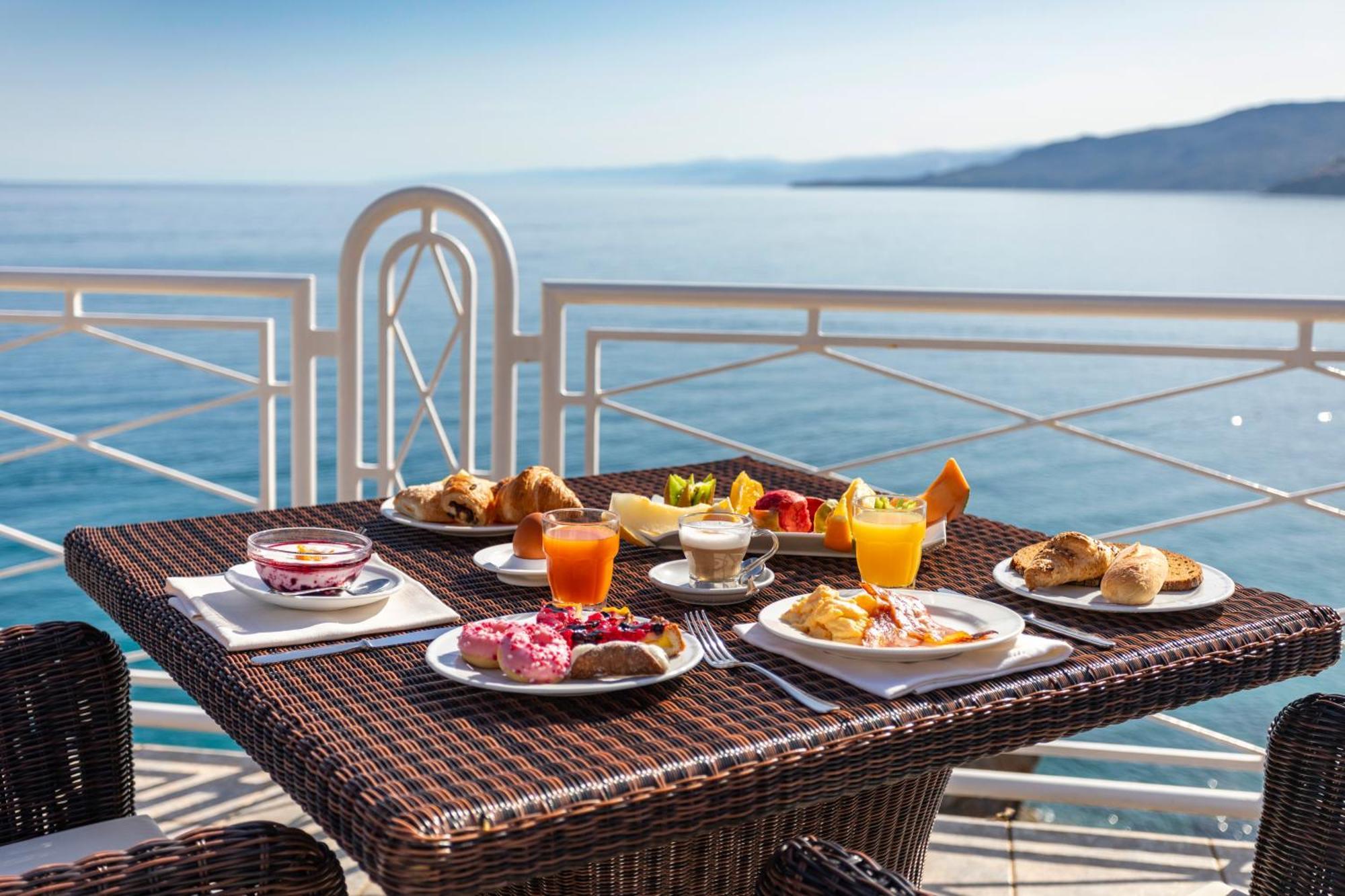 Hotel Kalura Чефалу Екстериор снимка