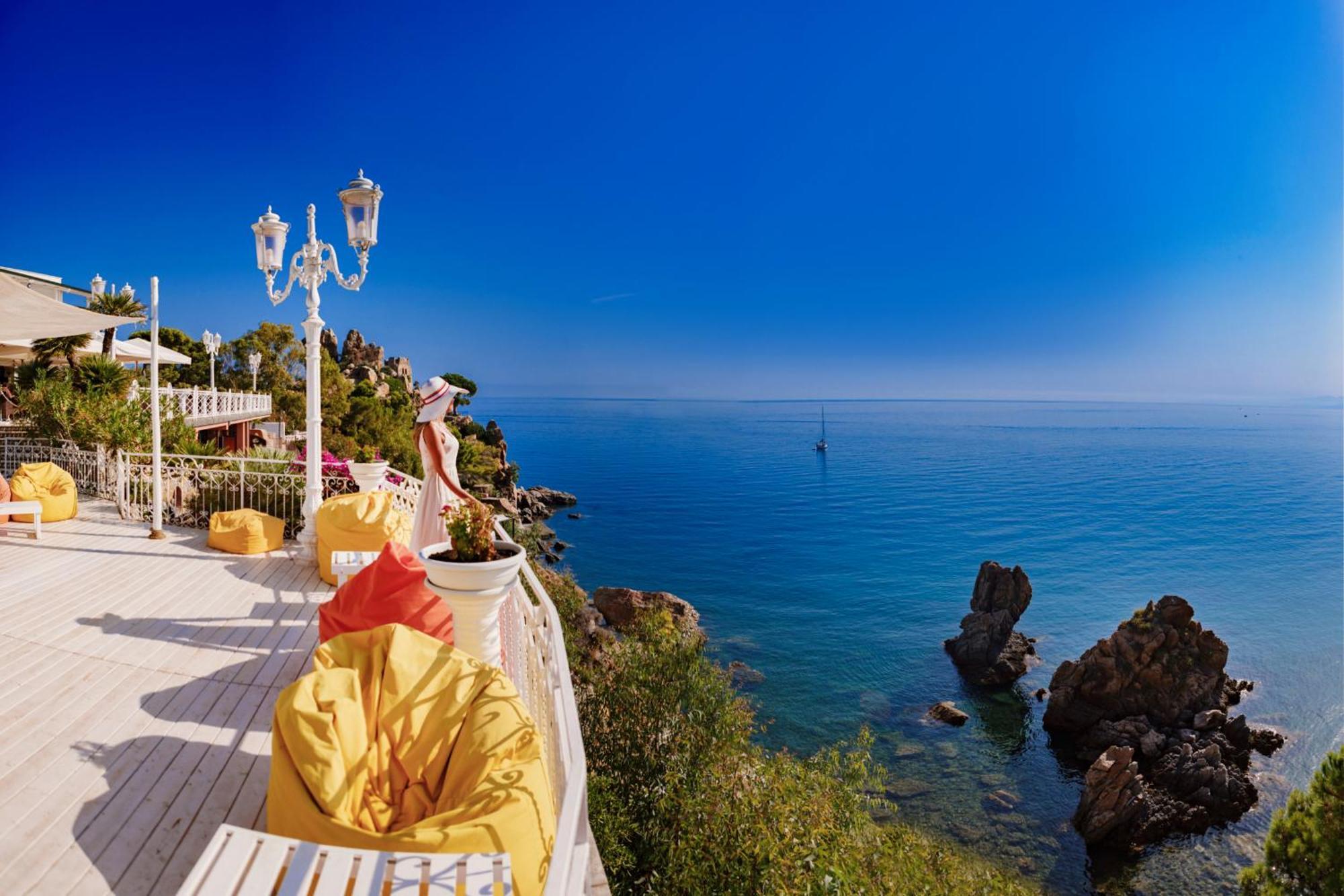 Hotel Kalura Чефалу Екстериор снимка
