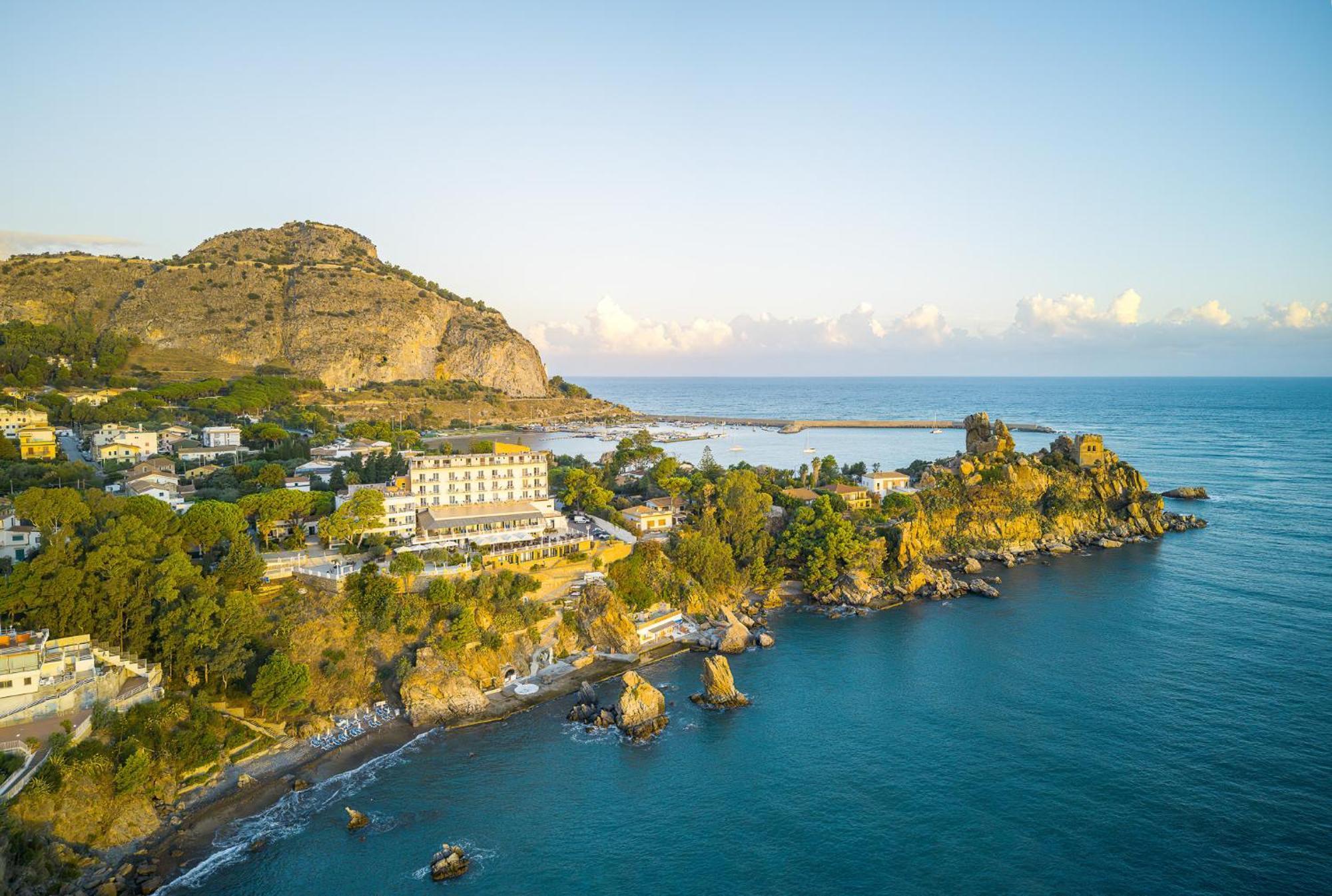 Hotel Kalura Чефалу Екстериор снимка