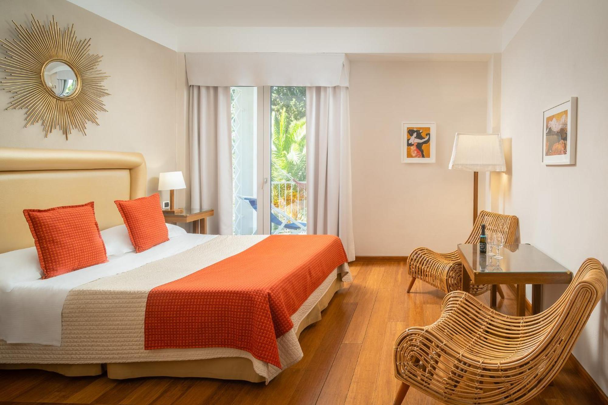 Hotel Kalura Чефалу Екстериор снимка